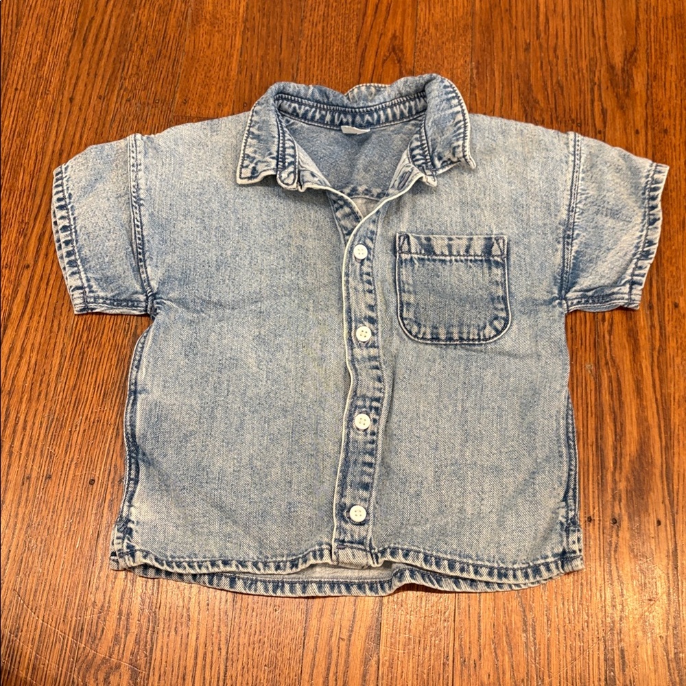 ARKET Light Wash Denim Button-Up Shirt –‎ 3T – Scandinavian Minimalist